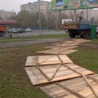 Ограждение из деревянных щитов (неокрашенных)