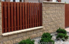 Заборы из колотых блоков