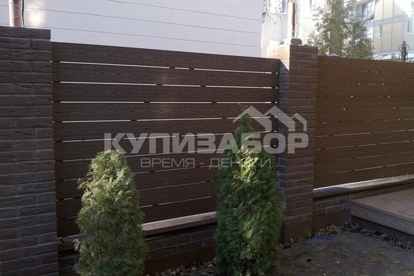 забор из террасной доски